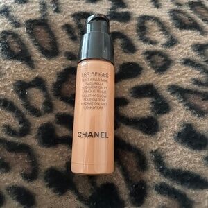 (CHANEL) 0.7 fl.oz - BR102 -LES BEIGES Healthy Glow Foundation